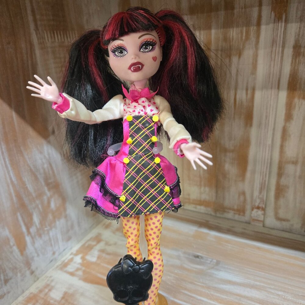 ❤ H.T.F. G1 Monster High Forbitten Love Draculaura with brush ❤